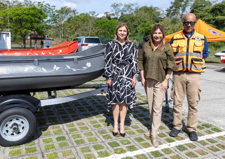 foto de portada de la publicación Entrega de botes a SINAPROC