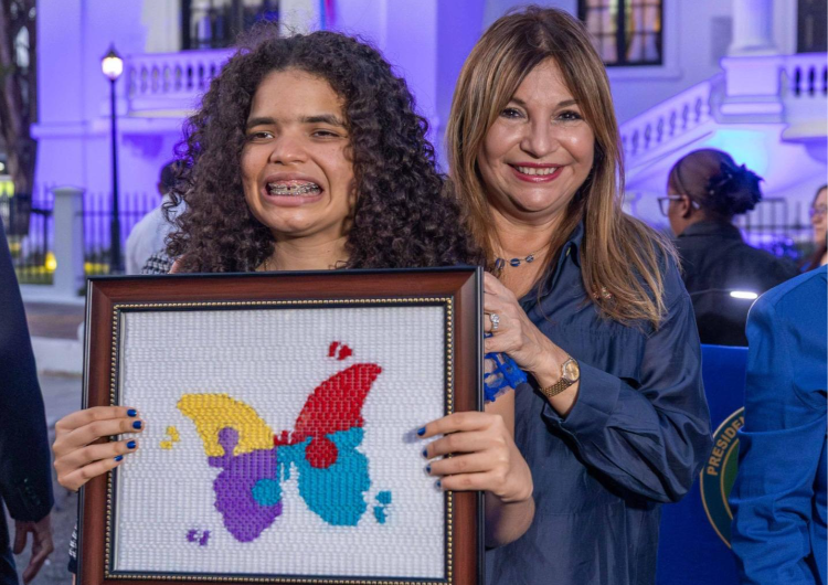 foto de portada de la publicación Gobernación de Panamá se ilumina de Azul