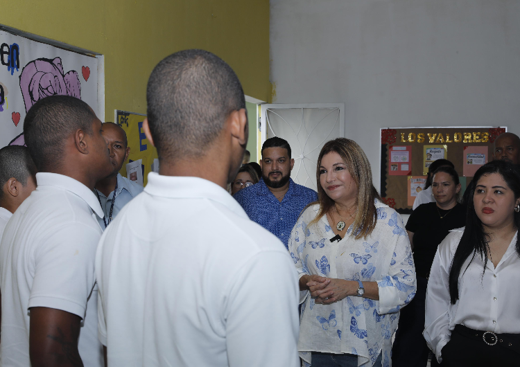 foto de portada de la publicación Primera dama visita Centros de Custodia y Cumplimiento de Menores