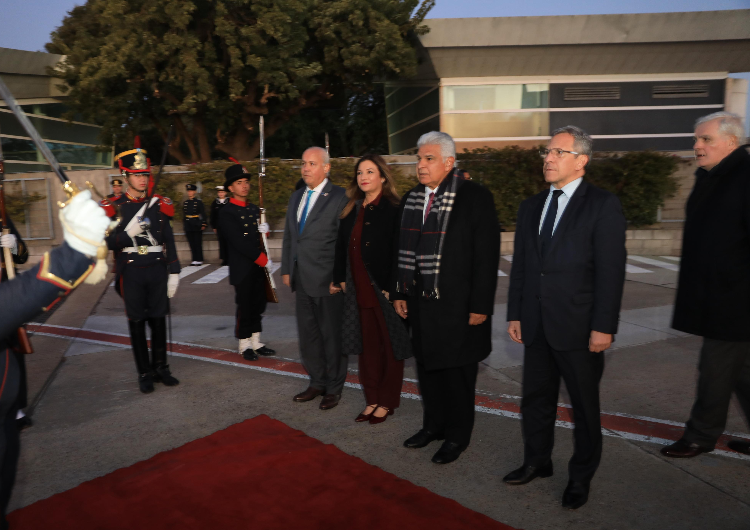 foto de portada de la publicación La Primera Dama acompaña al Presidente de la República a misión oficial en Argentina