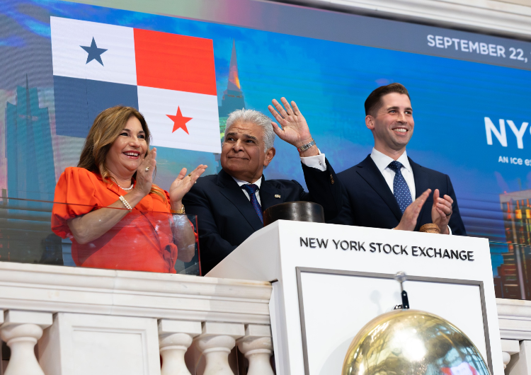foto de portada de la publicación Panamá presente en el tradicional toque de campana en la Bolsa de Valores de Nueva York