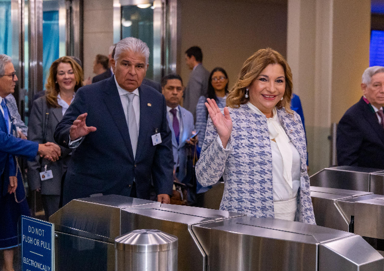 foto de portada de la publicación Primera Dama acompaña al Presidente en la ONU y participa como panelista en evento de alto nivel por el 80º aniversario