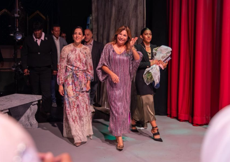 foto de portada de la publicación El arte que inspira esperanza: “El Lago de los Cisnes” iluminó el Teatro Nacional en apoyo al Instituto Oncológico Nacional