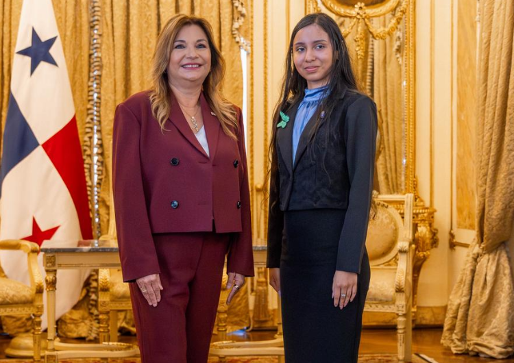 foto de portada de la publicación Ibelin de León representó a la Primera Dama en el Día del Estudiante 2025