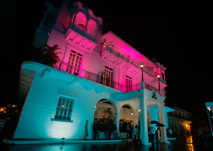 foto de portada de la publicación Con encendido de luces en la Presidencia de la República inicia Campaña de la Cinta Rosada y Celeste