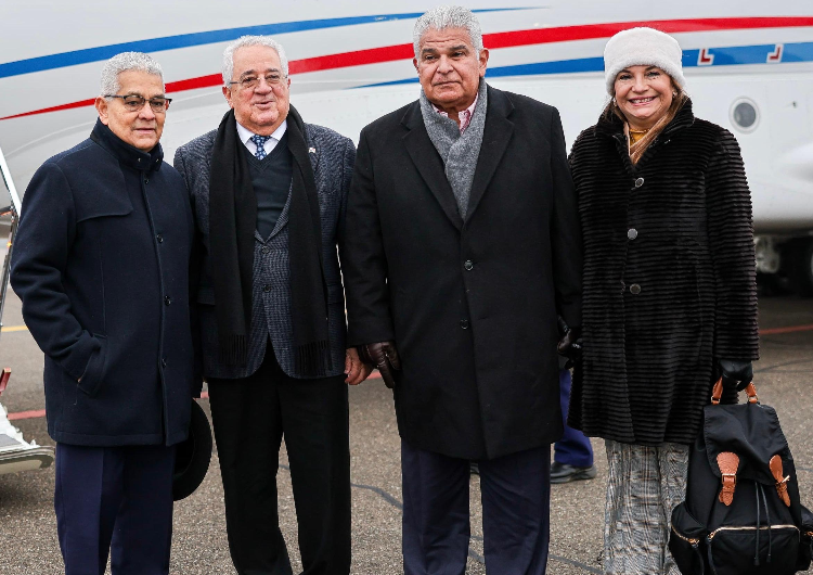 foto de portada de la publicación La Primera Dama acompaña al Presidente de la República en el Foro Económico Mundial en Davos, Suiza