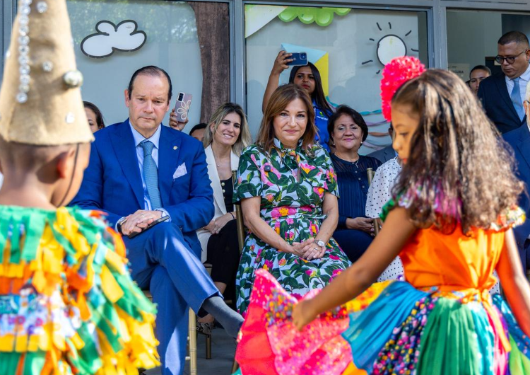 foto de portada de la publicación La Primera Dama acompaña el inicio del año escolar en el CAIPI Santa Teresa de Calcuta