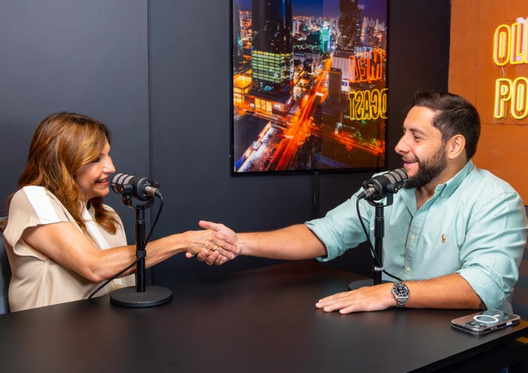 foto de portada de la publicación Primera Dama participa en el podcast de Oli Meza para compartir su visión social y experiencia personal