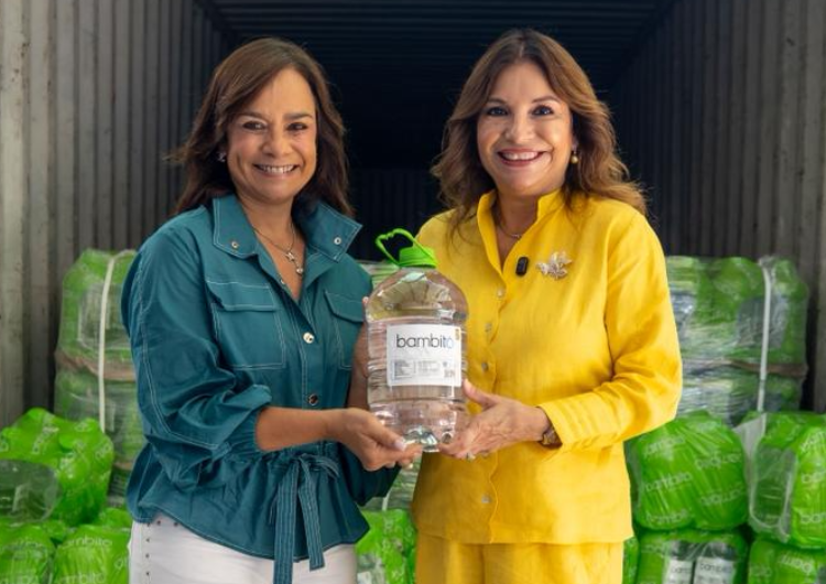 foto de portada de la publicación Fundación Trenco realiza donación de agua al Despacho de la Primera Dama