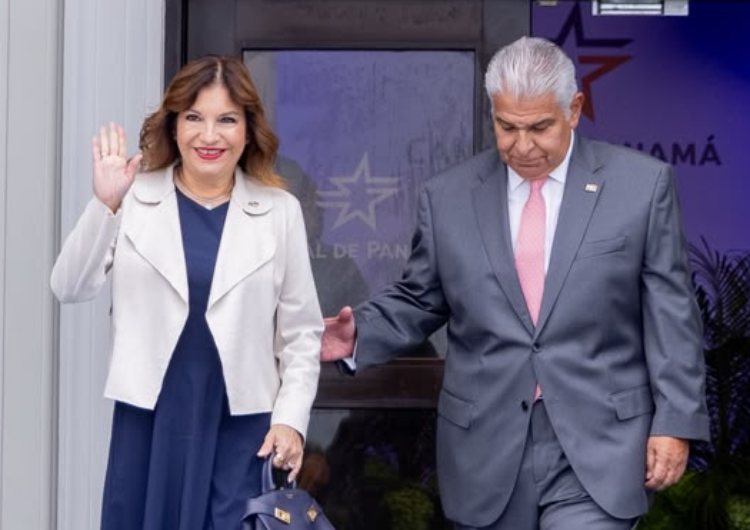 foto de portada de la publicación Ilya Espino de Marotta hace historia como la primera mujer al frente del Canal de Panamá
